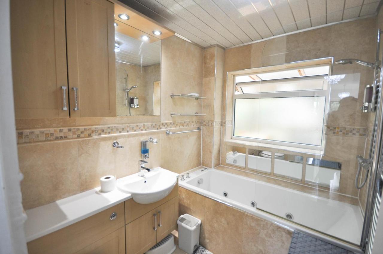 Modern 2 Bed Apartment لوتون المظهر الخارجي الصورة